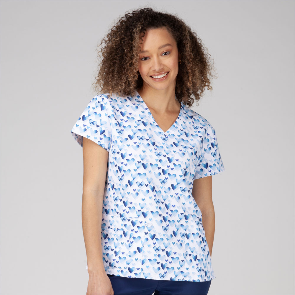 Scrubfinity-5315-3486M-Ladies-V-Neck-2-Pocket-Scrub-Top-OCEAN-BREEZE-HEARTS